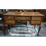20th century dressing table in the Georgian manner, with moulded edge above five assorted drawers,