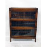 Early 20th century oak Globe Wernicke three-sectional bookcase with leaded glazed doors and raised