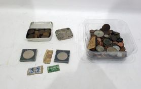 Small quantity of mainly British coins to include some Victorian silver examples and 2 pairs horn