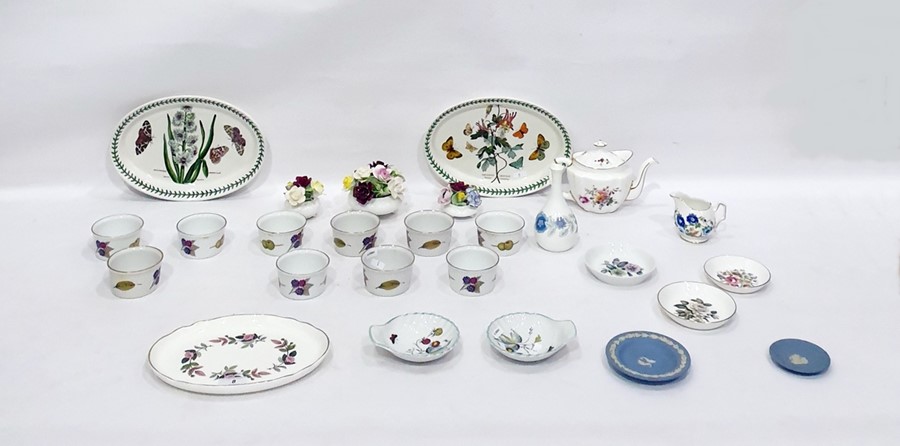 Quantity of decorative collectable china to include Derby Posies small teapot, boxed Worcester and