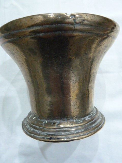 Antique brass flared-rim pestle and iron mortar - Image 4 of 6