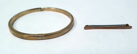 9K gold bangle, hollow, rectangular section, approx 7g and a gold-coloured tiepin, plain,