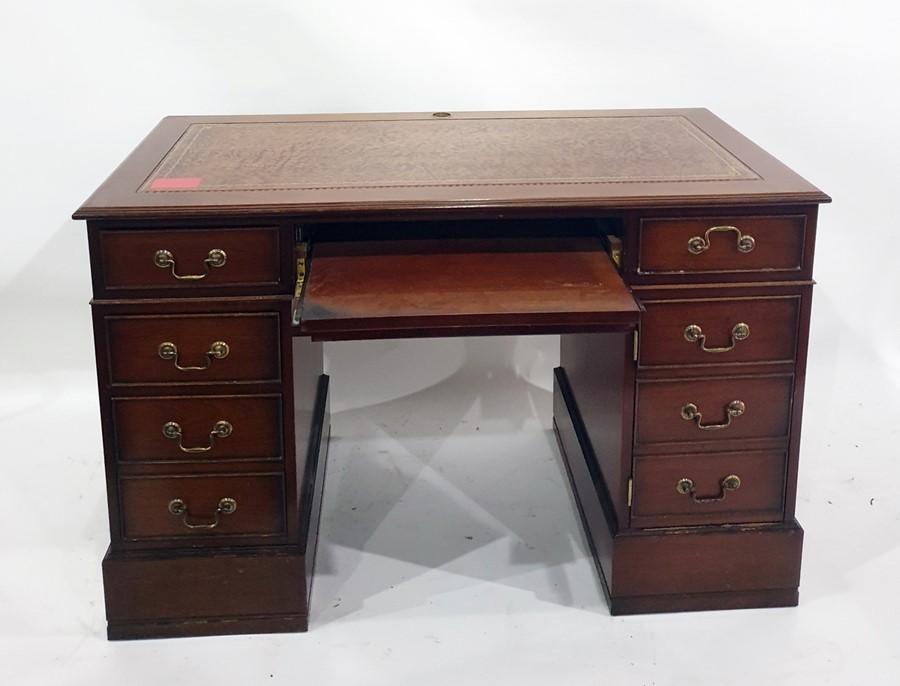 20th century pedestal computer desk with brown leatherette inset top, 121cm - Image 2 of 2