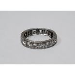 Platinum and diamond eternity ring, with engraved sides, 17 diamonds, ring size P approx