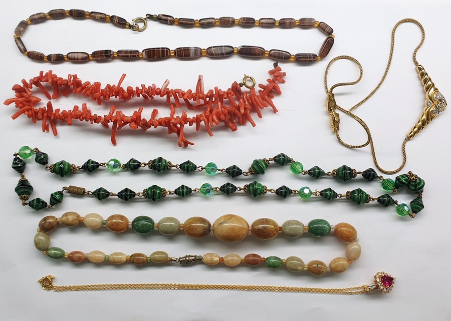 Quantity of costume jewellery including faux pearls, brooches, bracelets, pendants, earrings,