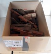 Various wooden moulding planes, smoothing planes, spoke shave, etc (1 box)
