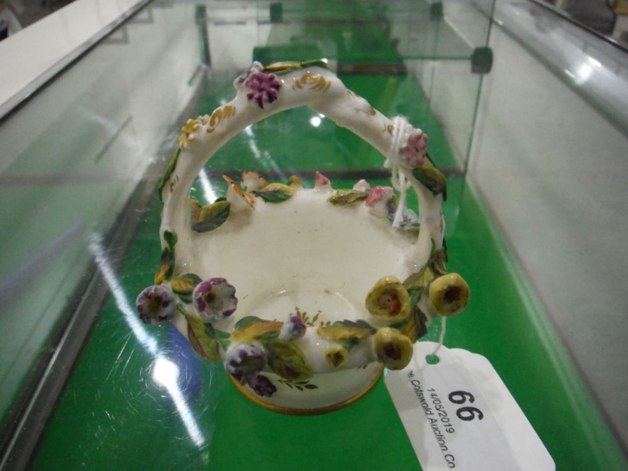 Rockingham porcelain miniature basket with hoop ha - Image 2 of 6