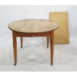 Victorian circular pine extending dining table wit