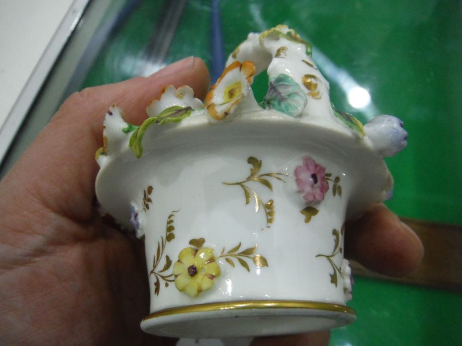 Rockingham porcelain miniature basket with hoop ha - Image 6 of 6