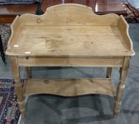 Pine washstand with three quarter galleried top, t