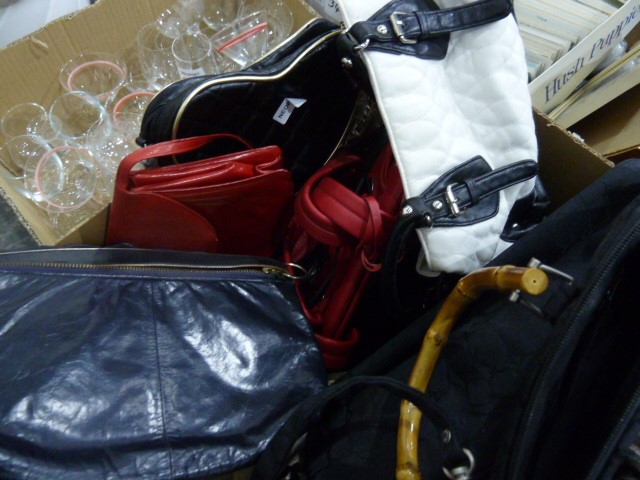 Quantity of vintage handbags, a bar set with ice b - Image 6 of 6