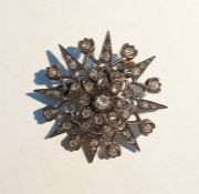 Gold-coloured metal and diamond star-pattern brooc