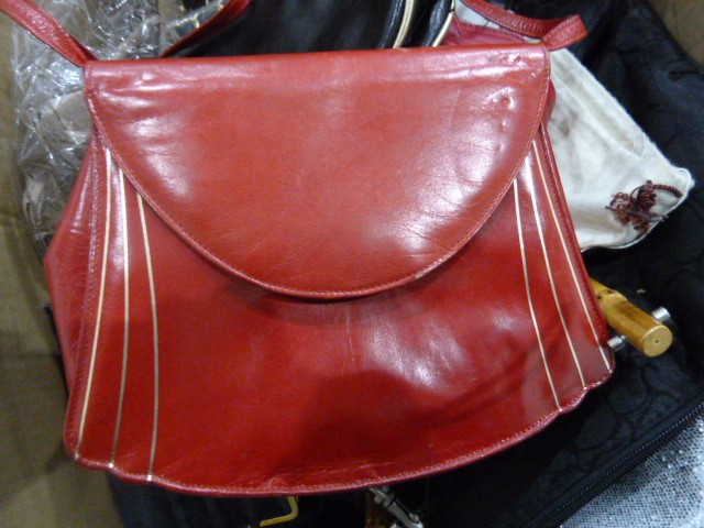 Quantity of vintage handbags, a bar set with ice b - Image 2 of 6