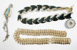 Large quantity of costume jewellery to include diamante, chain necklaces, beads, etc