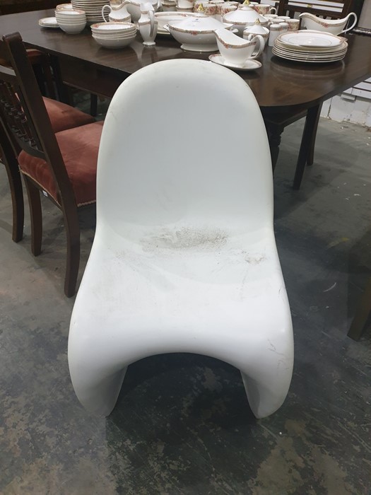 Set of six 1960's white plastic dining chairs in the manner of Verner Panton, considered to be one - Image 4 of 9