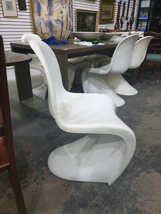 Set of six 1960's white plastic dining chairs in the manner of Verner Panton, considered to be one - Image 5 of 9