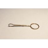 18ct gold fine pincer grip holder with ring end (p