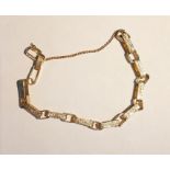 9ct gold chain link bracelet of textured and plain alternating links, approx 18g