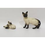 Beswick model of a Siamese cat, 16.5cm high and a Beswick model group of two Siamese kittens, no.