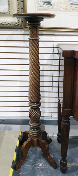 Turned dish-top oak plant stand with turned and carved column, to four cabriole supports, 111cm high