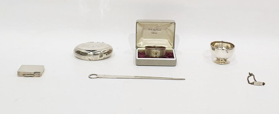 Silver snuff box of plain oval form, a silver pill box of plain rectangular form, a modern silver