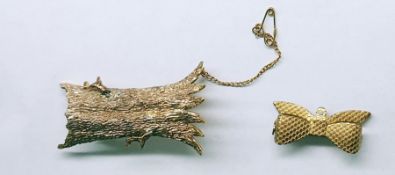 14K gold brooch, textured and in the form of tree