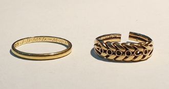 18ct gold wedding ring and an 18ct gold ring of braid design (cut), total weight 5.5g (2)