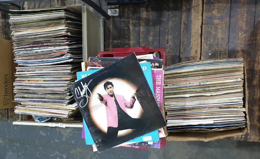 Large quantity of long playing records including Liberace, Jim Reeves, The Travellers, Manhattan