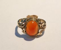 9ct gold and cornelian ring set single oval stone in stylised plant setting