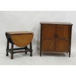 A 20th century oak cabinet enclosing shelves and an oak drop-leaf coffee table (2)