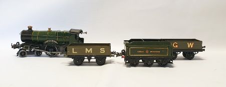 Hornby 0-gauge County of Bedford engine 3821 clockwork train, tender and two other trucks, with an