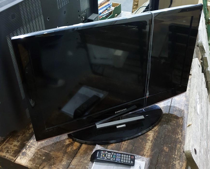 A Samsung flatscreen television, 31" with remote and instructions