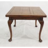 Early 20th century oak extending dining table raised to cabriole legs, 154cm x 92cm