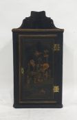 George III lacquered corner-hanging wall cabinet with chinoiserie scene to the single door, brass