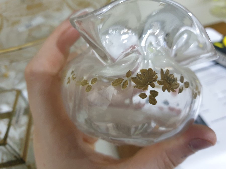 Gilt and clear covered butter dish with fruiting vine decoration, dome cover with pointed finial, - Image 4 of 7