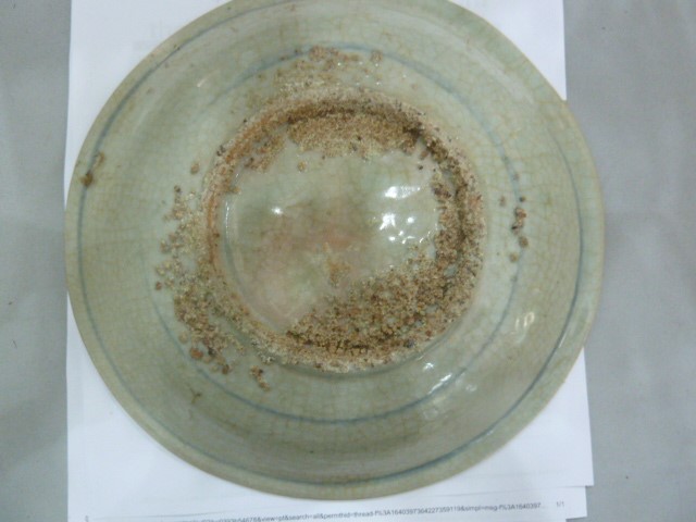 Oriental blue and white porcelain shallow bowl with stylised floral foliate decoration (possible - Image 2 of 7