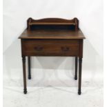 An Edwardian walnut side table with single drawer and turned supports, 75cm x 89cm