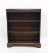 20th century oak open bookcase to bracket feet, 83cm x 97.5cm