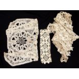 18th century bobbin lace collar/fichu and various pieces of antique lace (1 bag)