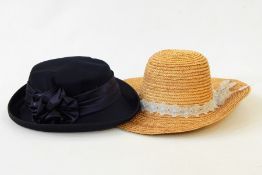 Large quantity of vintage hats including straw hats, a Viv Knowland hat, Webflex, Kangol, etc (2