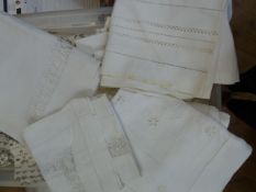 Quantity of table and other linen including table cloths, damask, cut and drawn thread,