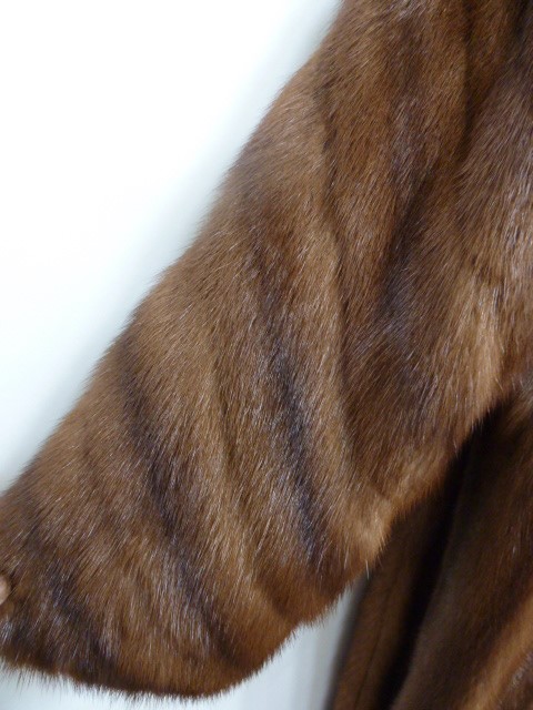 Full-length brown stranded mink coat (no label) Condition Reportdetailed images - Image 3 of 4