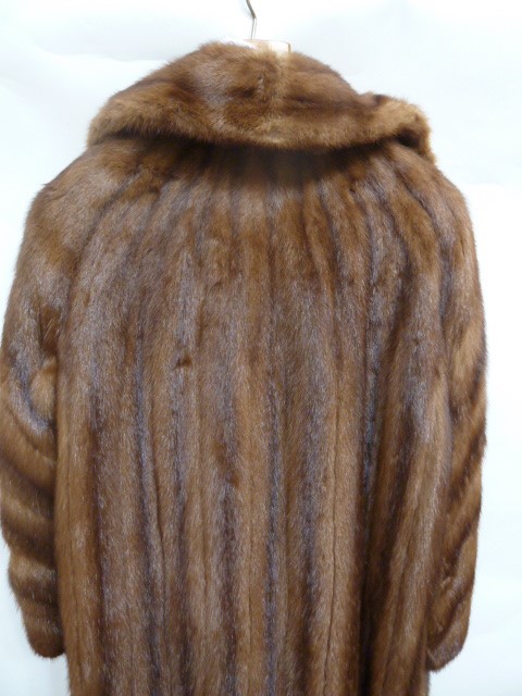 Full-length brown stranded mink coat (no label) Condition Reportdetailed images - Image 2 of 4