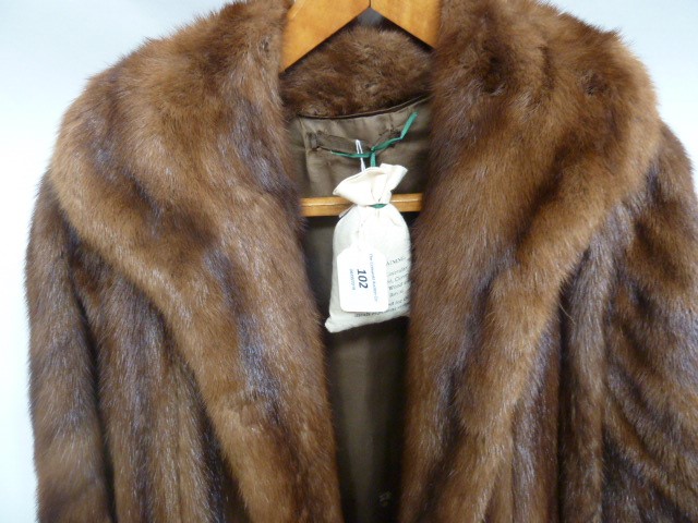 Full-length brown stranded mink coat (no label) Condition Reportdetailed images - Image 4 of 4