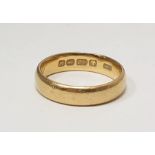 22ct gold wedding band, 5.3g approx
