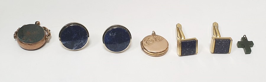 9ct gold and agate fob, a 9ct gold backed circular locket of engraved decoration, various gold and