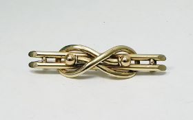 15ct gold bar brooch with knot decoration  Condition ReportThe weight is approx 3.3 g.