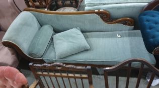 19th century mahogany chaise longue in a light blue ground upholstery, turned supports