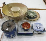 Various items of porcelain and pottery, to include a Royal Doulton bowl printed and painted with '