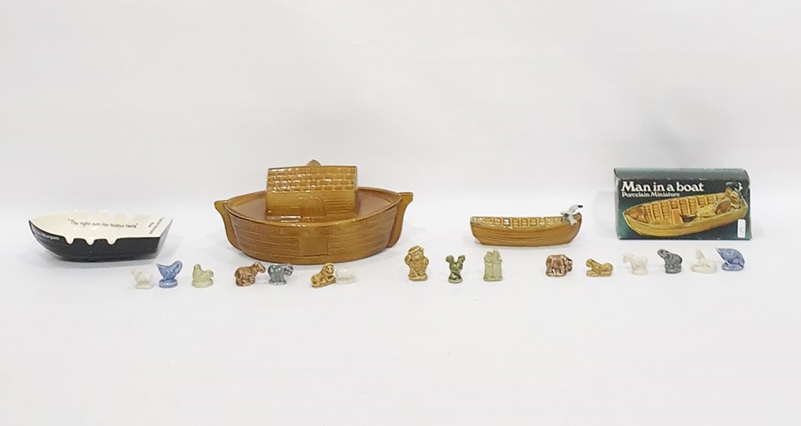 Various items of Wade pottery and porcelain, to include a model of Noah's Ark and fourteen models of